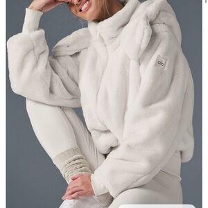 SEARCHING FOR THIS ALO FAUX guys please help me find one in SMALL pls thaaanks